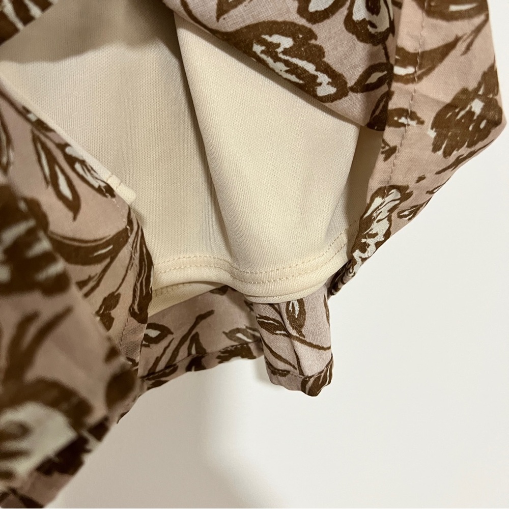 Baltic Born New SZ XL Brown Tan White Floral One Piece Shorts Romper V-Neck. - Picture 4 of 5